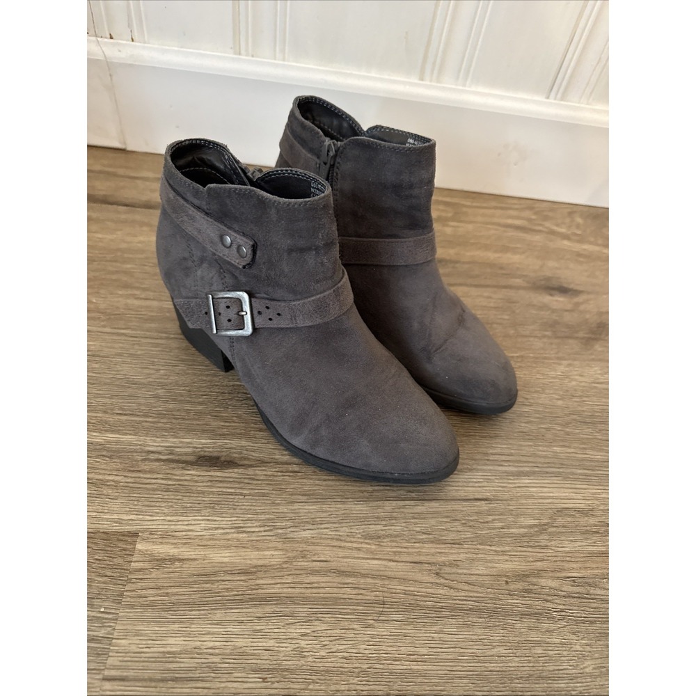 White‎ Mountain Women's Suede Ankle Boots with Buckle Strap Sz 6.5